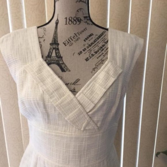 Beautiful Beige/Gold Dress & Jacket Set Size 8 - Picture 4 of 5